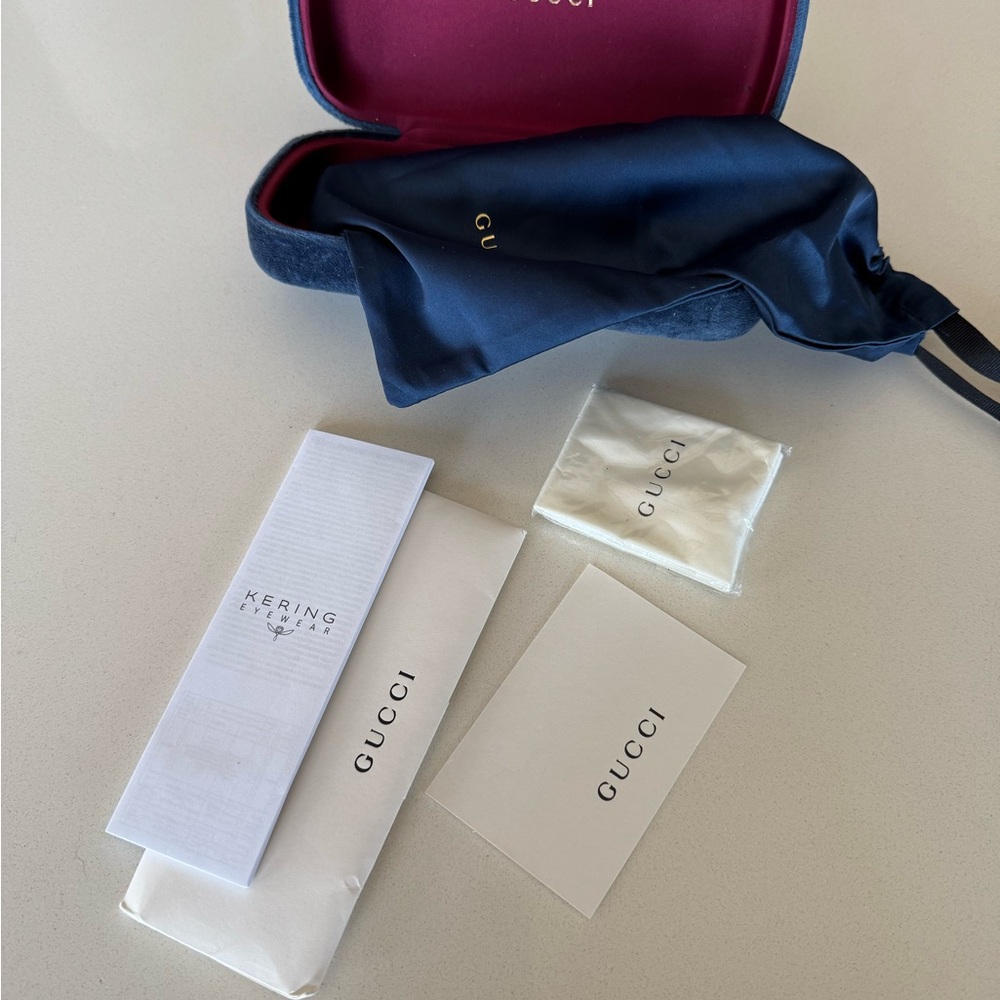NWT 
Gucci Glasses and Blue Silk Dust Bag and Case - Picture 11 of 11